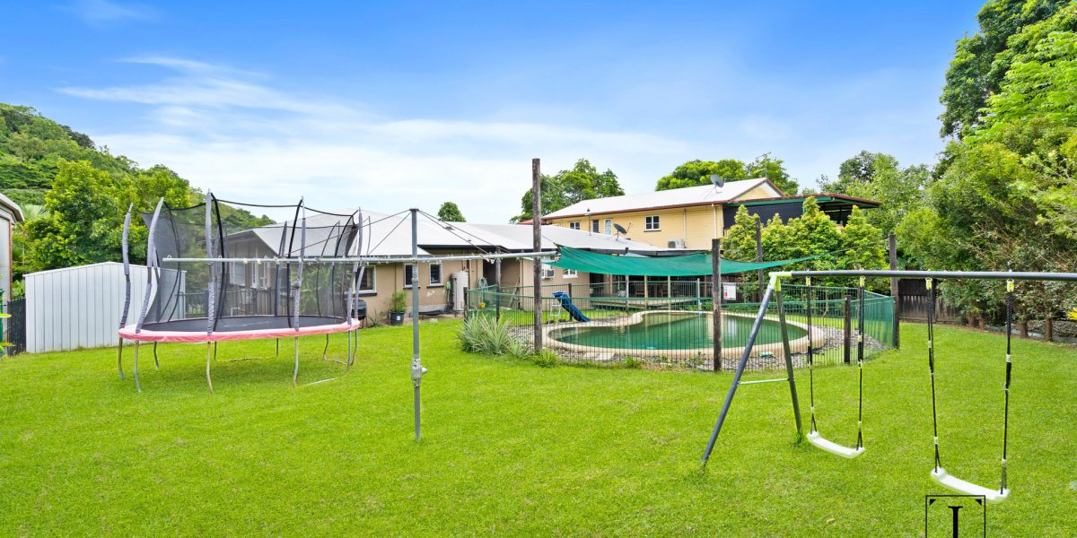 25 Passchendaele Street, Stratford, QLD 4870 AUS