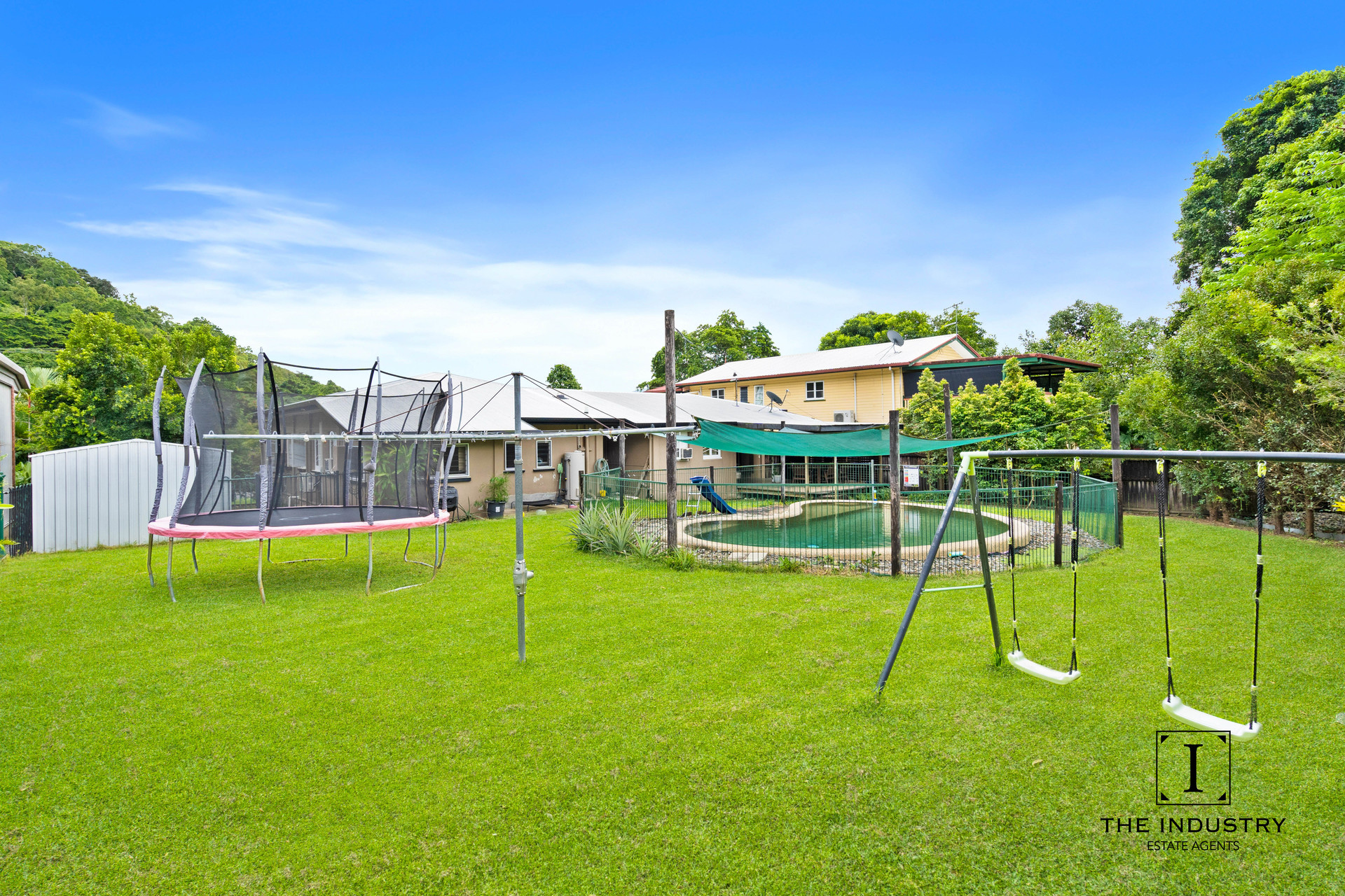 25 Passchendaele Street, Stratford, QLD 4870 AUS