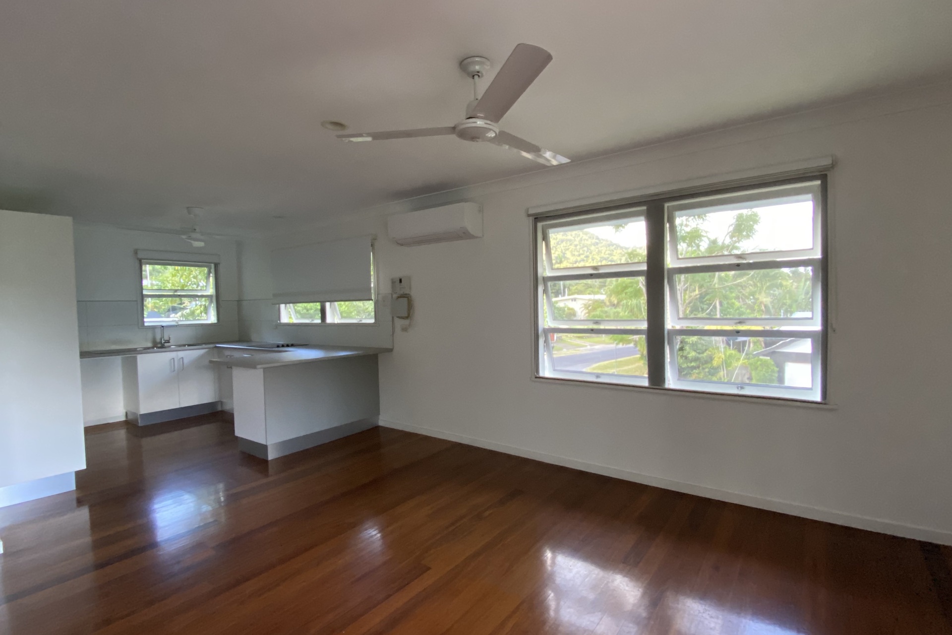61 Hillview Crescent, Whitfield, QLD 4870 AUS