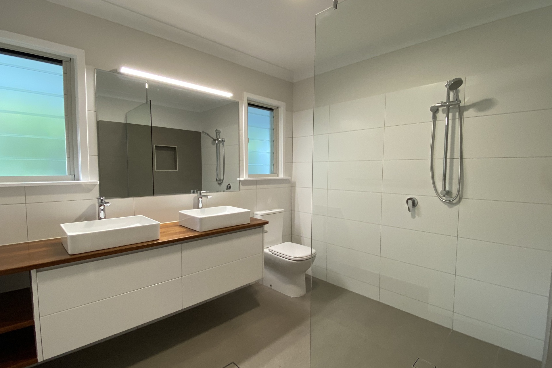 61 Hillview Crescent, Whitfield, QLD 4870 AUS