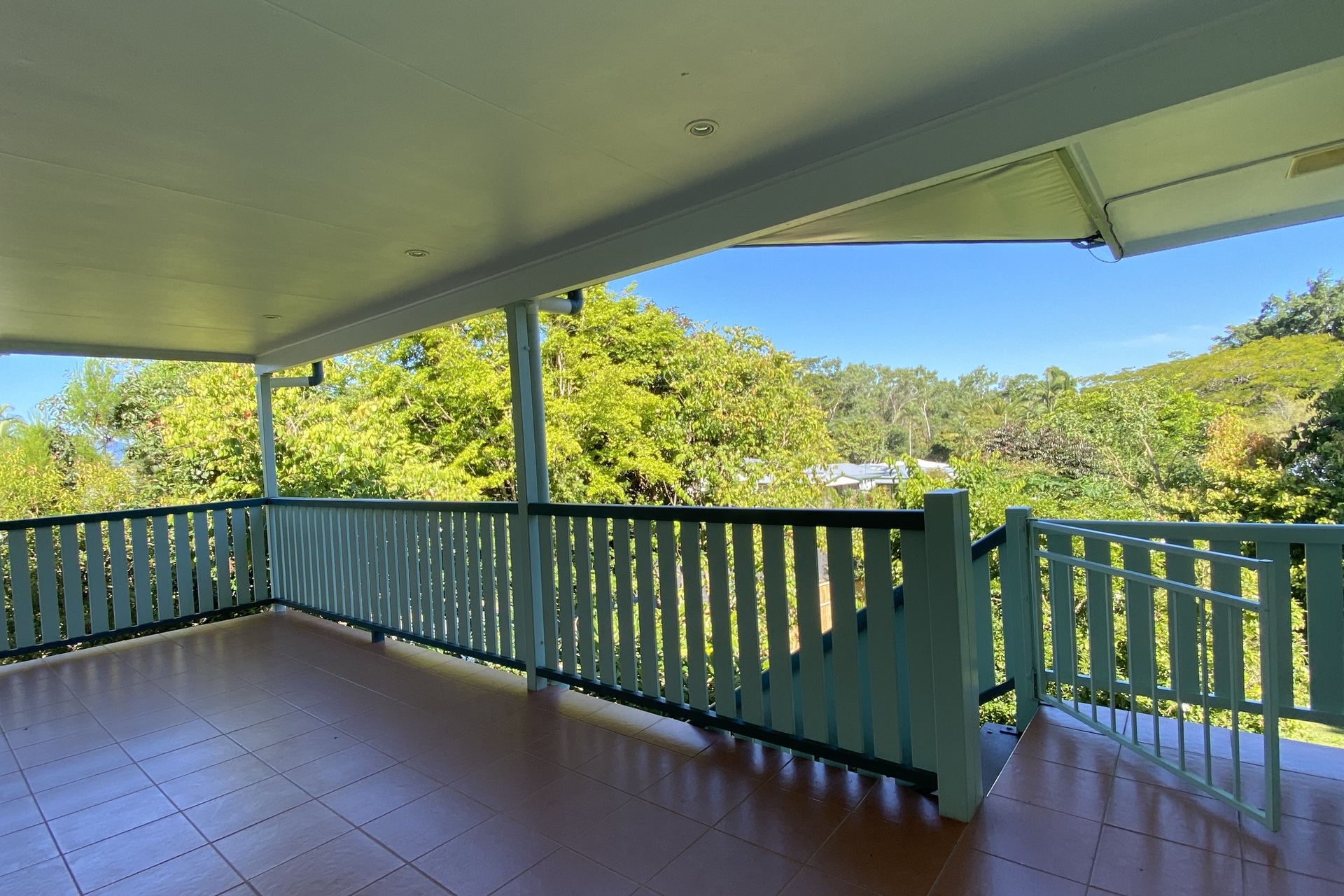 61 Hillview Crescent, Whitfield, QLD 4870 AUS