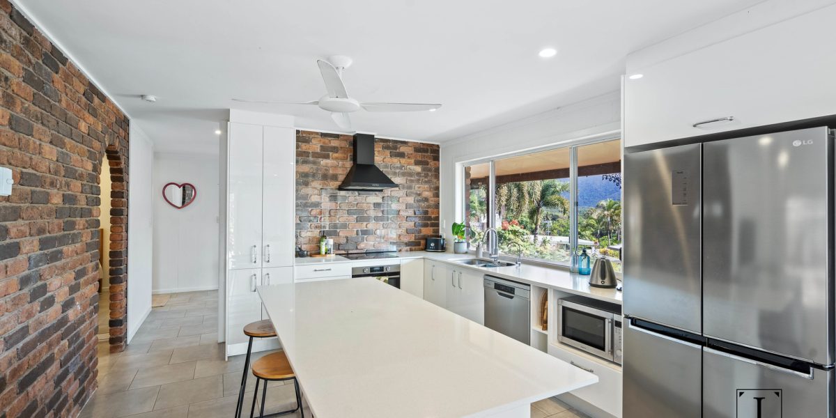 2 Kiriwina Close, Trinity Beach, QLD 4879 AUS
