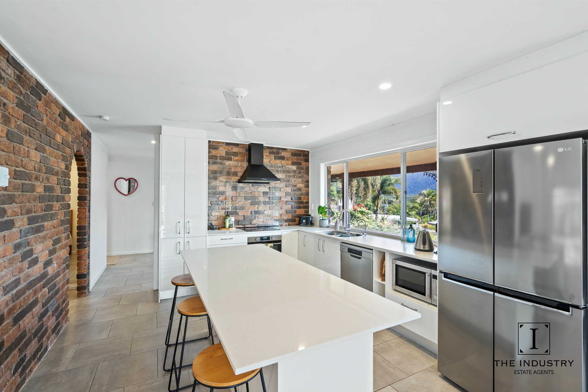2 Kiriwina Close, Trinity Beach, QLD 4879 AUS