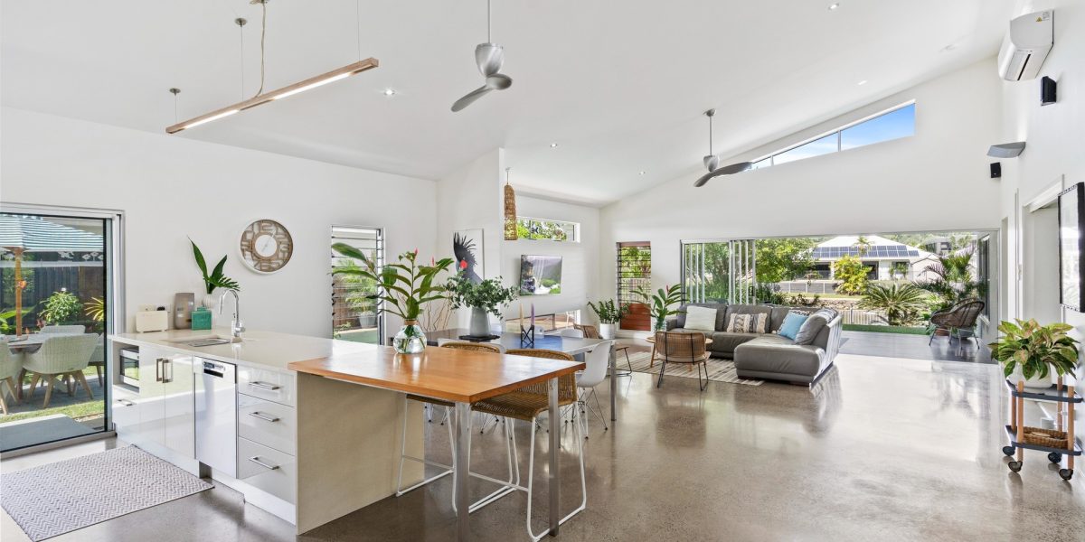 18 Lagoon Drive, Trinity Beach, QLD 4879 AUS
