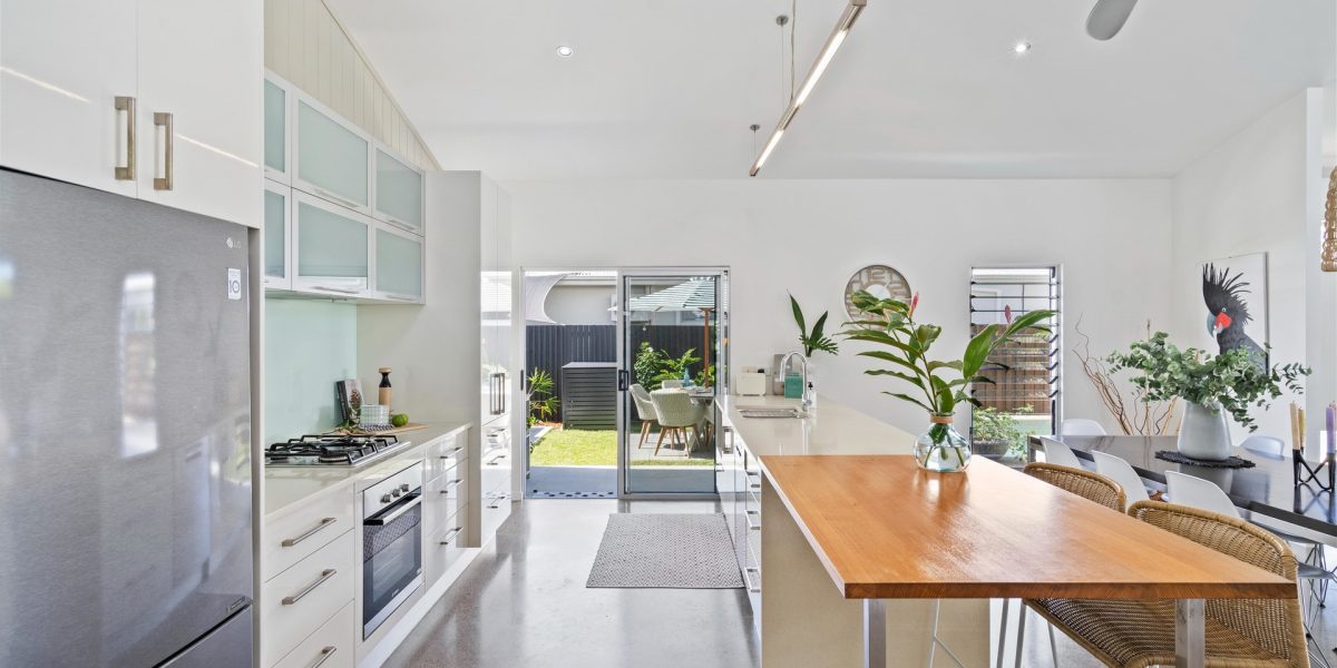 18 Lagoon Drive, Trinity Beach, QLD 4879 AUS