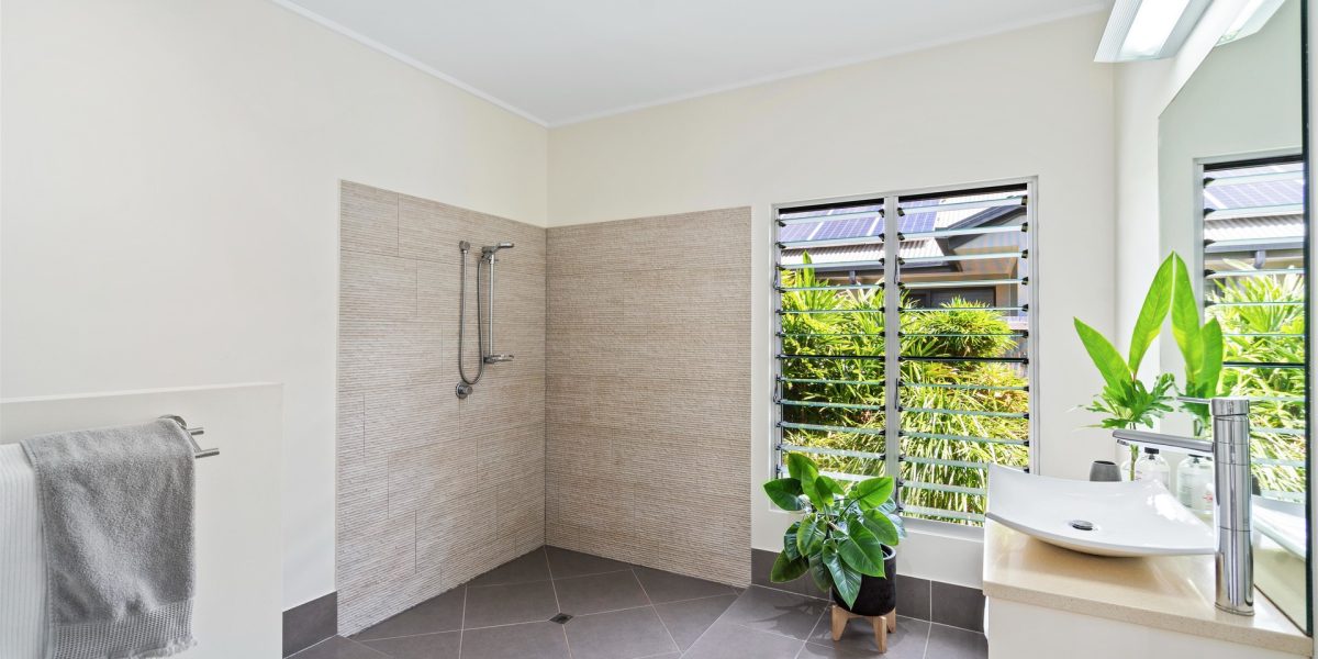18 Lagoon Drive, Trinity Beach, QLD 4879 AUS