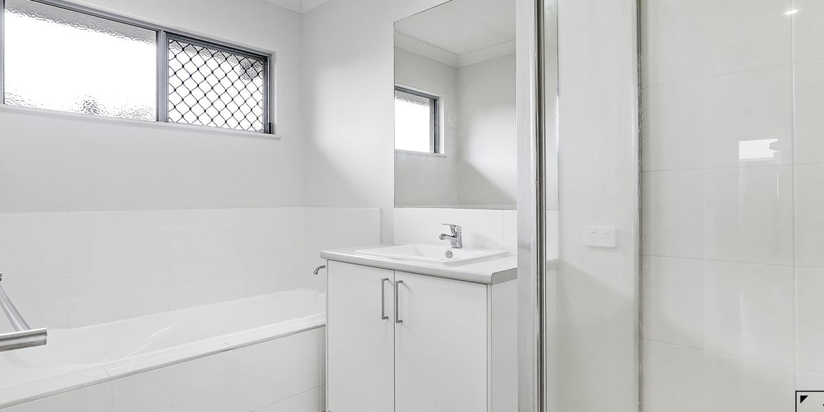 13 Tarantino Crescent, White Rock, QLD 4868 AUS
