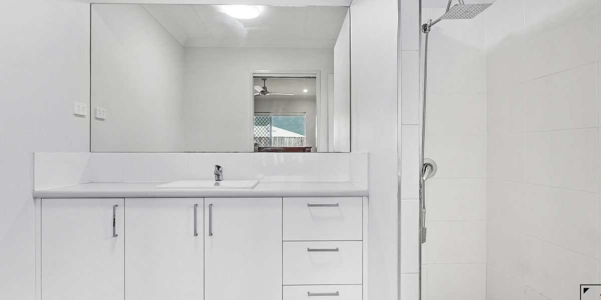 13 Tarantino Crescent, White Rock, QLD 4868 AUS