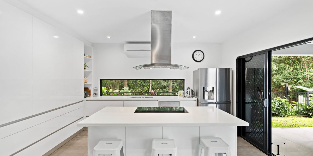 13 Megalong Close, Smithfield, QLD 4878 AUS