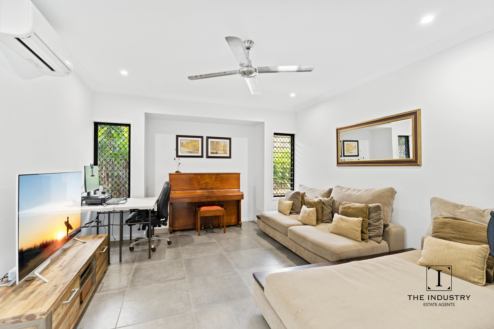 13 Megalong Close, Smithfield, QLD 4878 AUS