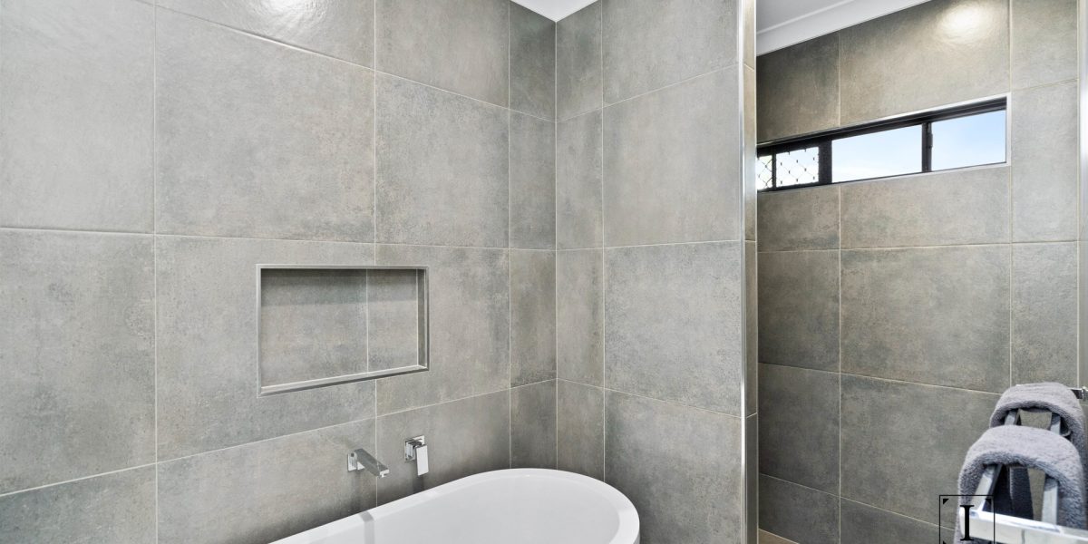 13 Megalong Close, Smithfield, QLD 4878 AUS