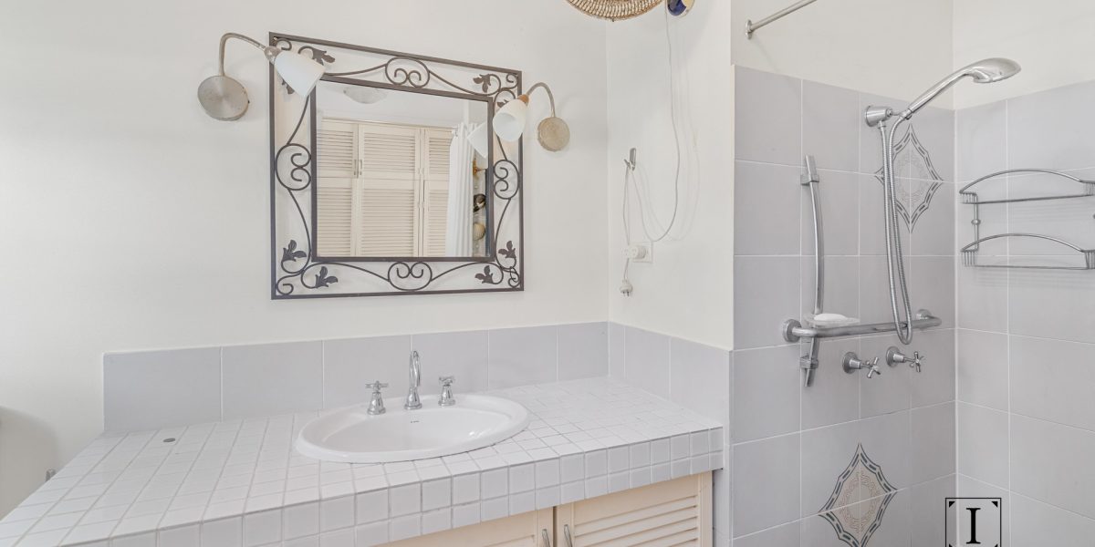 29-31 Casuarina Street, Holloways Beach, QLD 4878 AUS