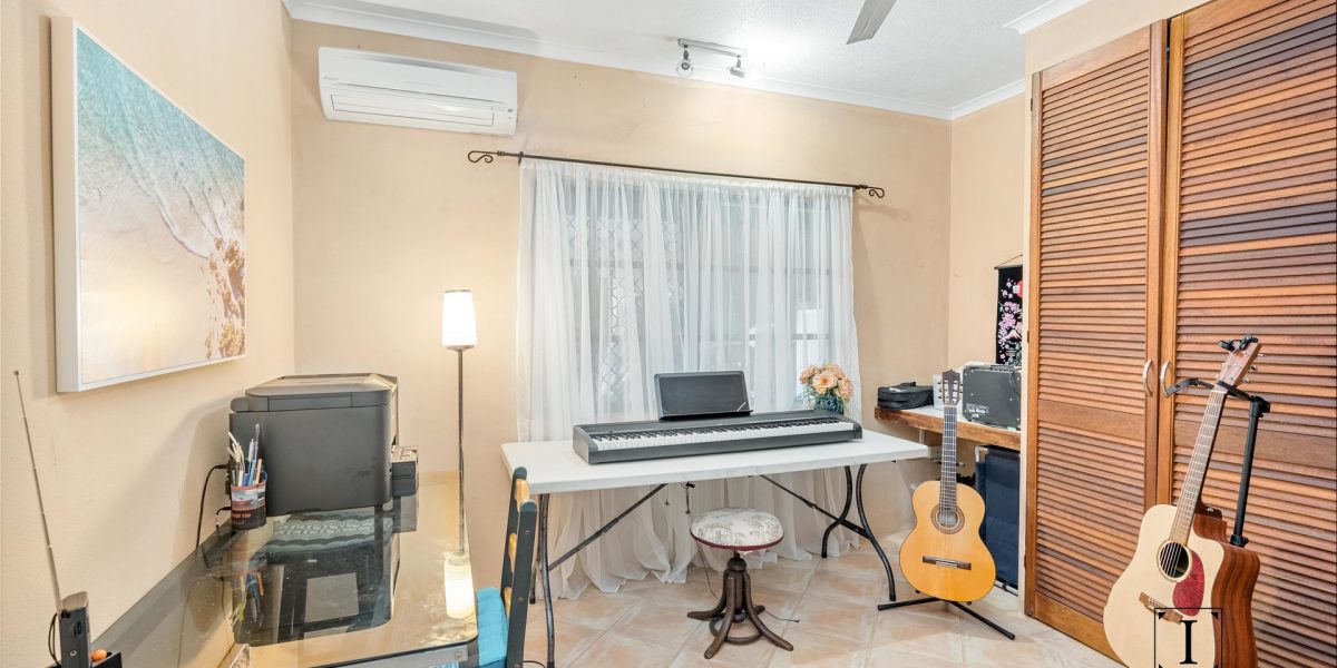 29-31 Casuarina Street, Holloways Beach, QLD 4878 AUS