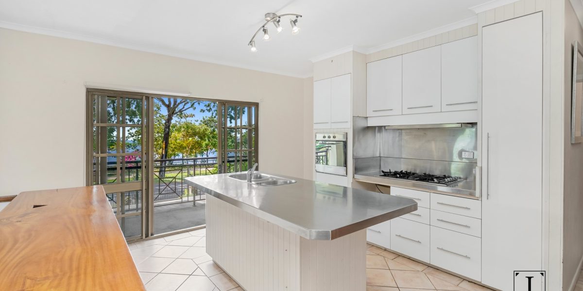 29-31 Casuarina Street, Holloways Beach, QLD 4878 AUS