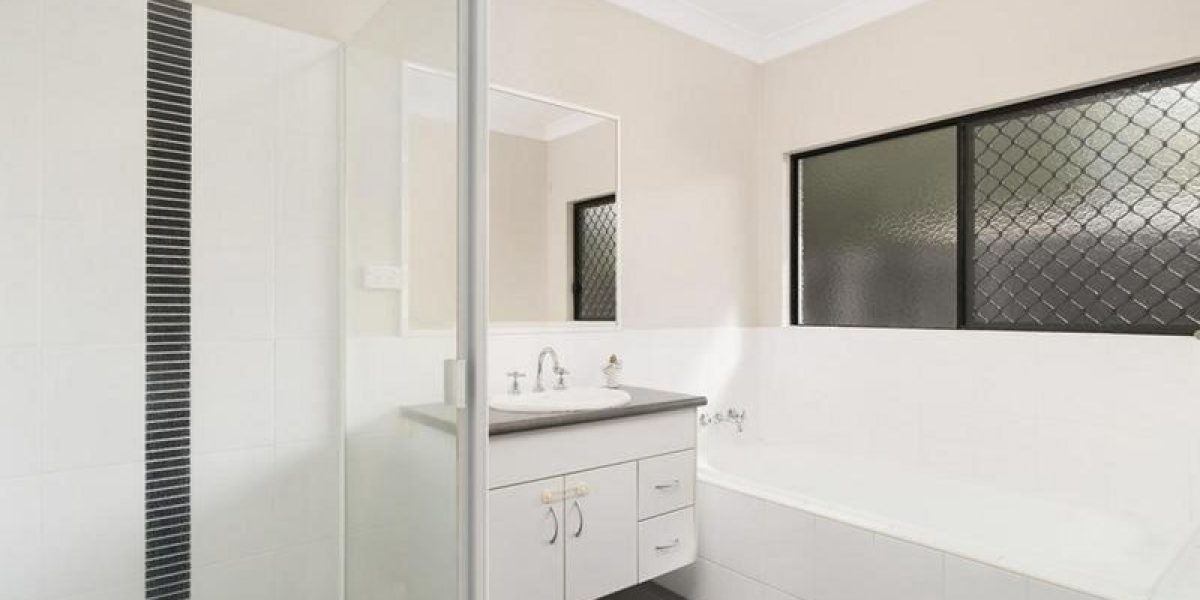 4 Petrie Close, Kewarra Beach, QLD 4879 AUS