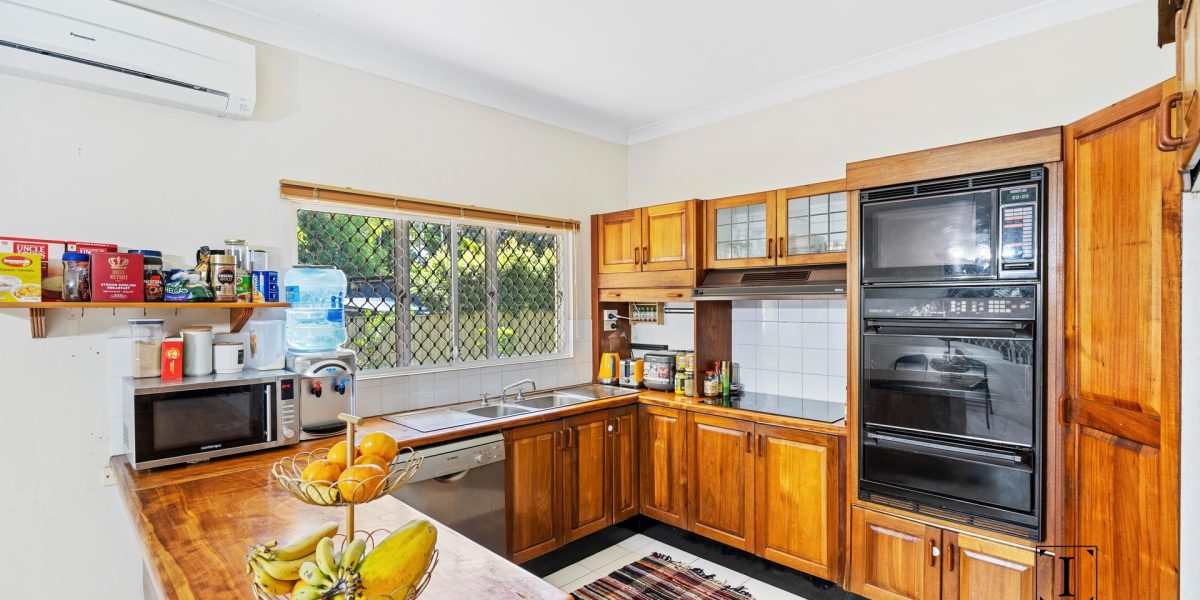 17 Narelle Close, Yorkeys Knob, QLD 4878 AUS