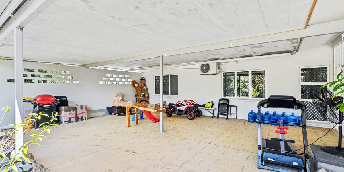 17 Narelle Close, Yorkeys Knob, QLD 4878 AUS