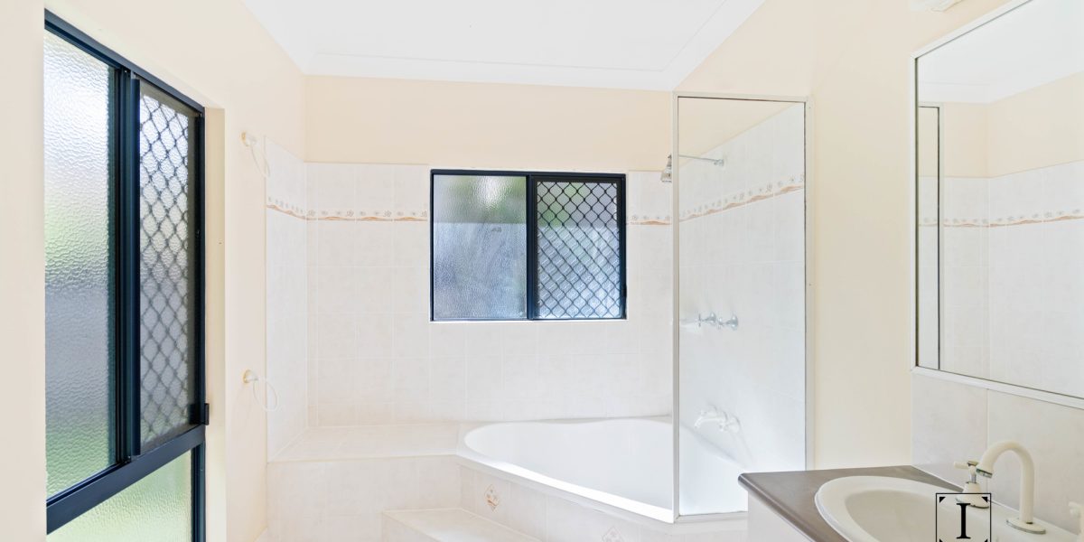 4 Beck Close, Bentley Park, QLD 4869 AUS