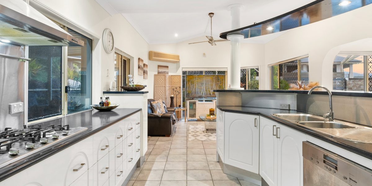 5 Hussar Close, Kanimbla, QLD 4870 AUS