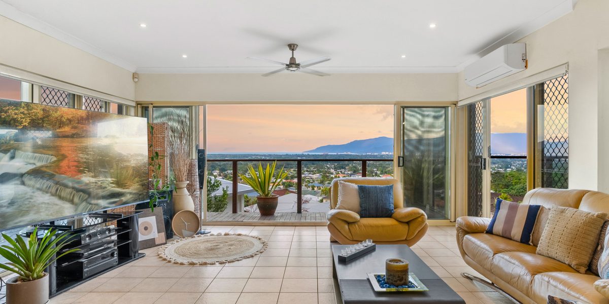 5 Hussar Close, Kanimbla, QLD 4870 AUS