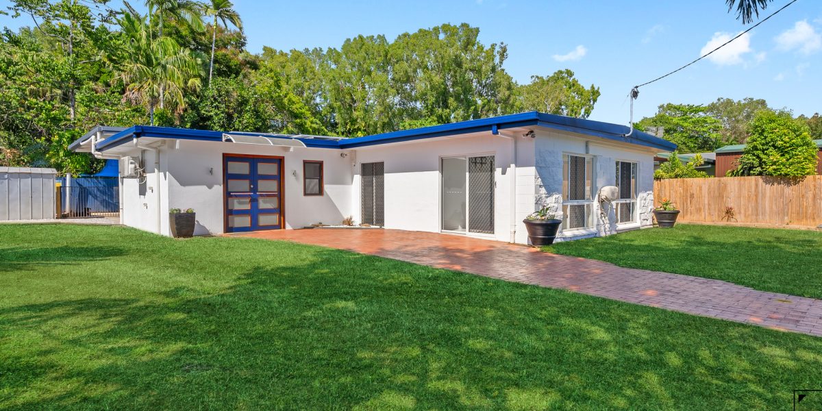 11 Golf Street, Yorkeys Knob, QLD 4878 AUS