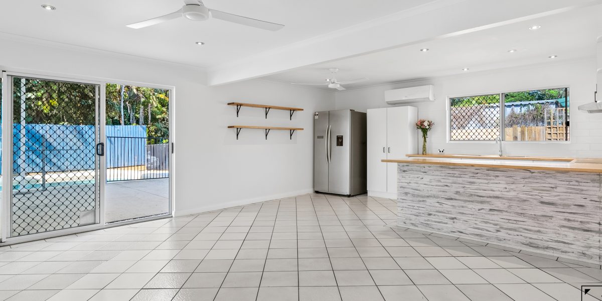 11 Golf Street, Yorkeys Knob, QLD 4878 AUS