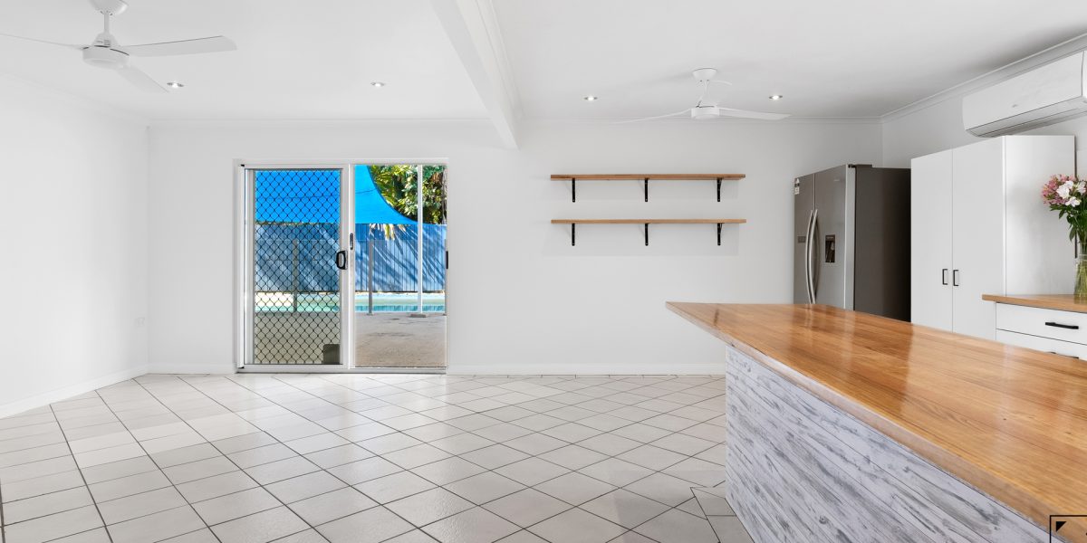 11 Golf Street, Yorkeys Knob, QLD 4878 AUS