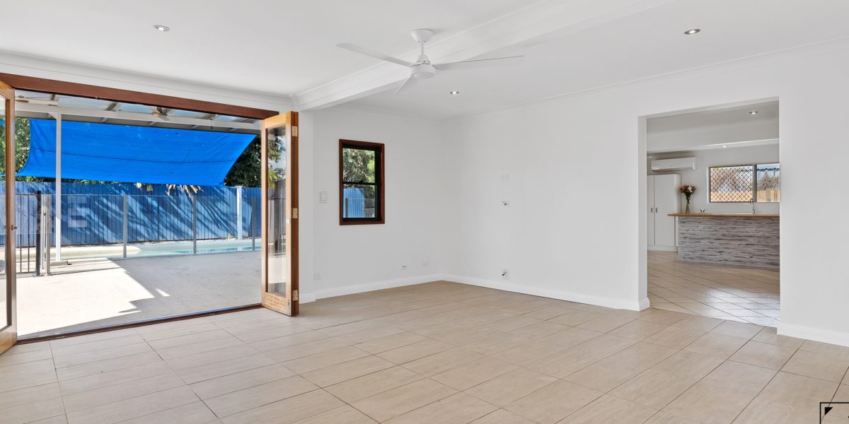 11 Golf Street, Yorkeys Knob, QLD 4878 AUS