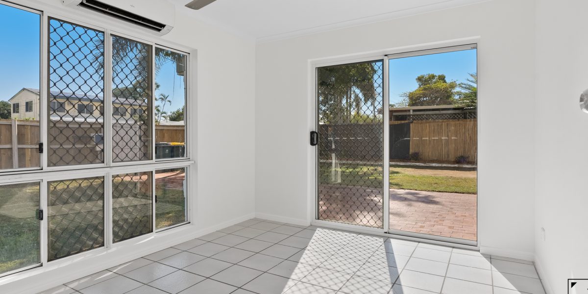 11 Golf Street, Yorkeys Knob, QLD 4878 AUS