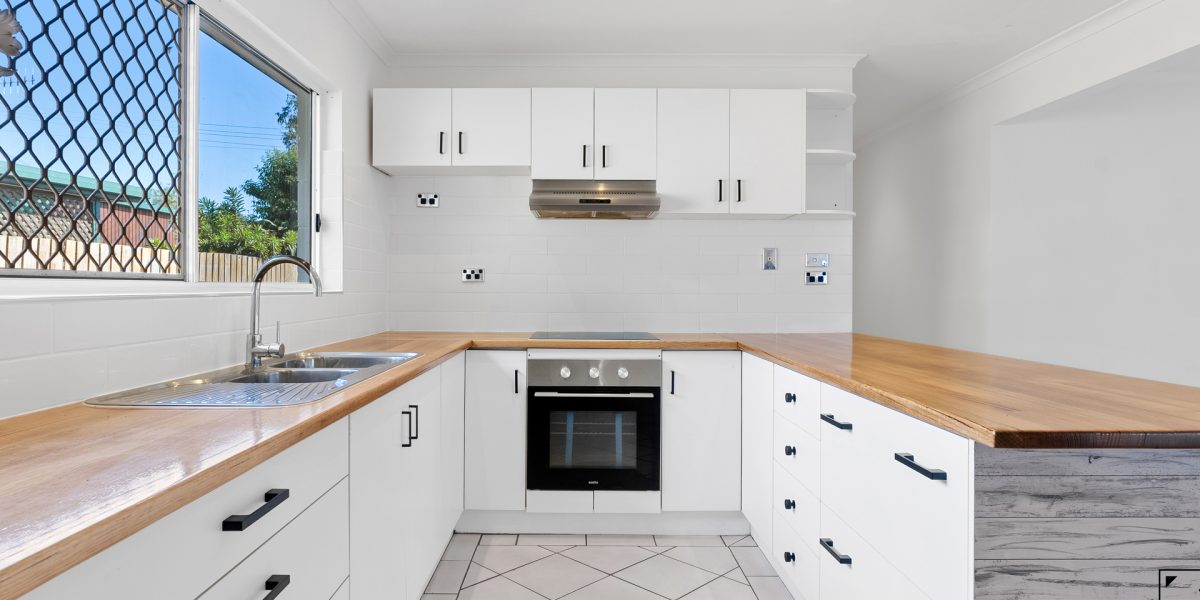 11 Golf Street, Yorkeys Knob, QLD 4878 AUS
