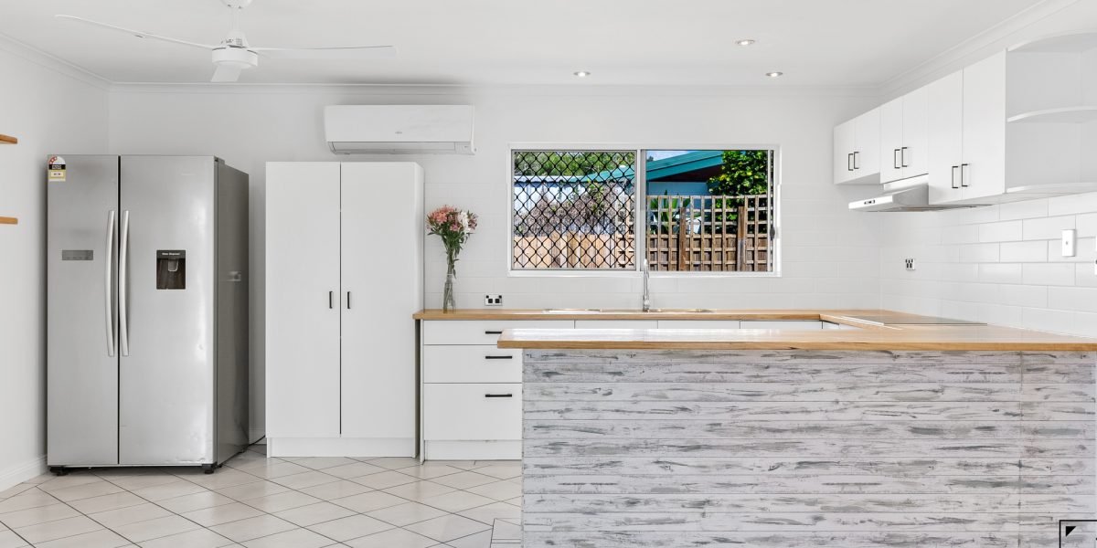 11 Golf Street, Yorkeys Knob, QLD 4878 AUS