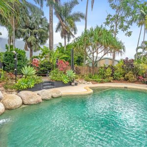 5 Elkhorn Close, Redlynch, QLD 4870 AUS