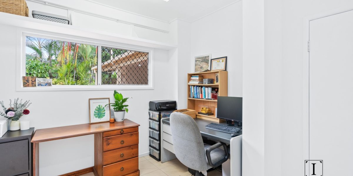 5 Elkhorn Close, Redlynch, QLD 4870 AUS