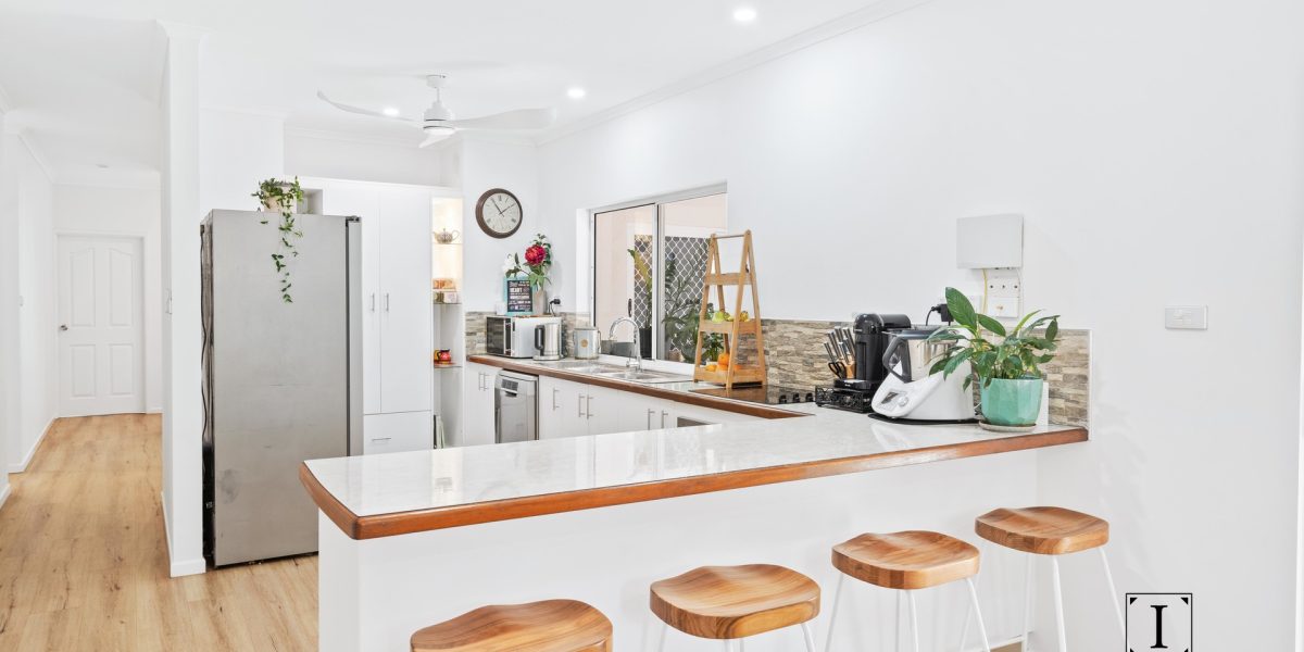 5 Elkhorn Close, Redlynch, QLD 4870 AUS