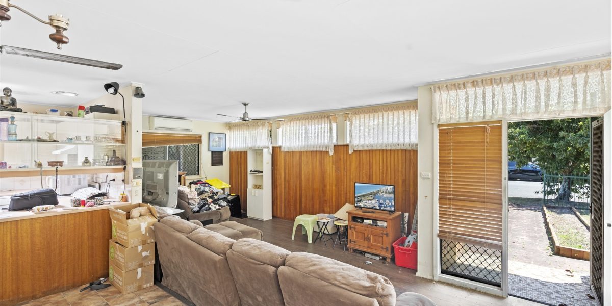 38 Curtin Street, Westcourt, QLD 4870 AUS
