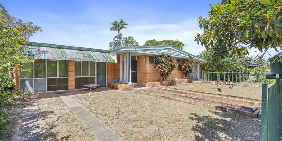 38 Curtin Street, Westcourt, QLD 4870 AUS