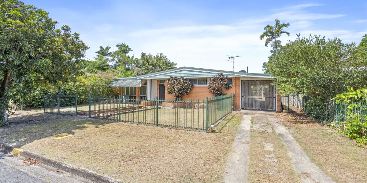 38 Curtin Street, Westcourt, QLD 4870 AUS