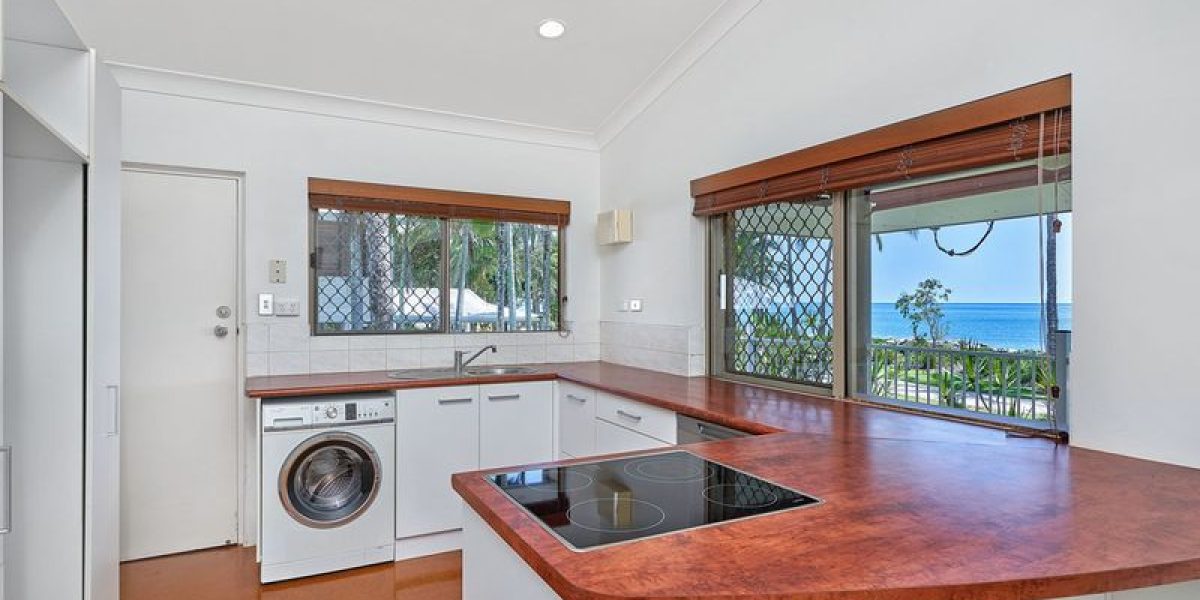 1/39 Arlington Esplanade, Clifton Beach, QLD 4879 AUS
