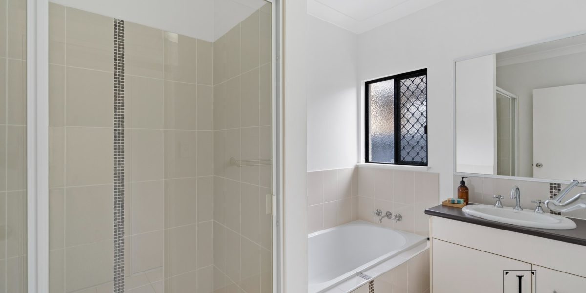 13 Thooleer Vista, Trinity Park, QLD 4879 AUS