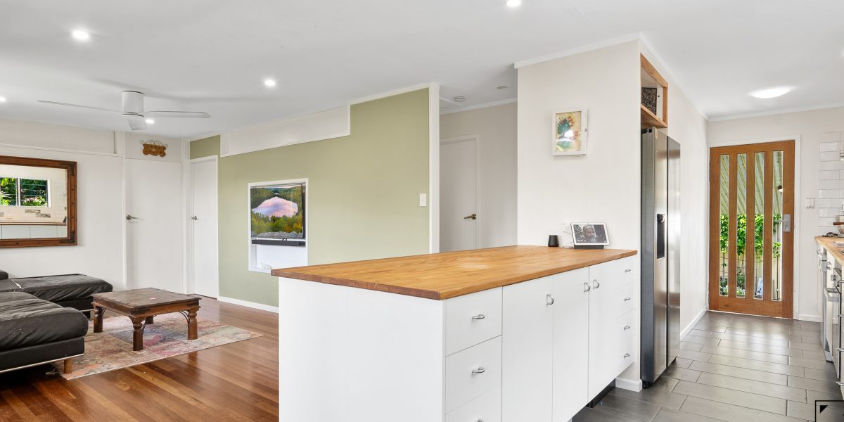 54 Jensen Street, Manoora, QLD 4870 AUS