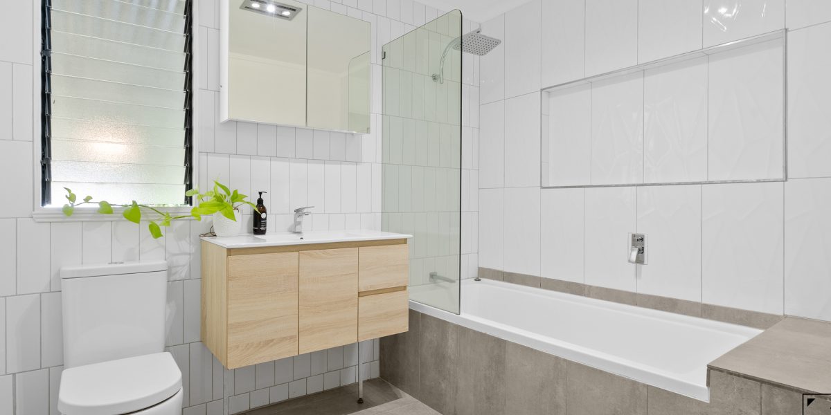 54 Jensen Street, Manoora, QLD 4870 AUS