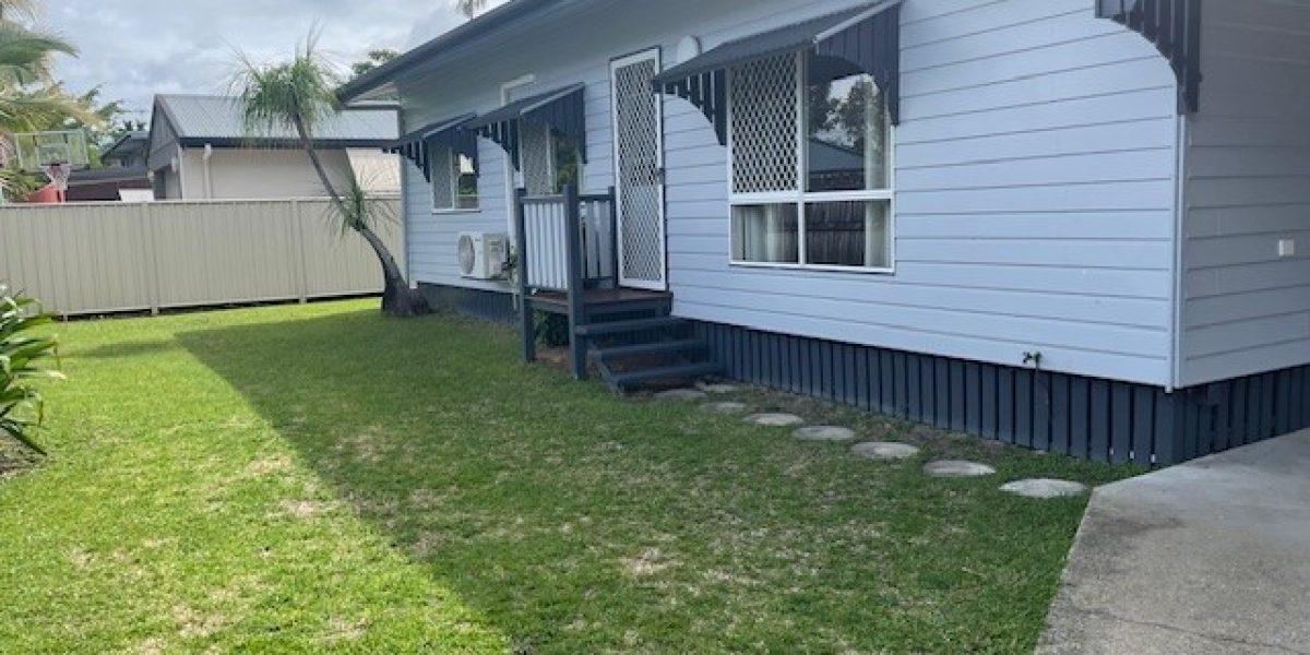 2/33 Miles Street, Manunda, QLD 4870 AUS