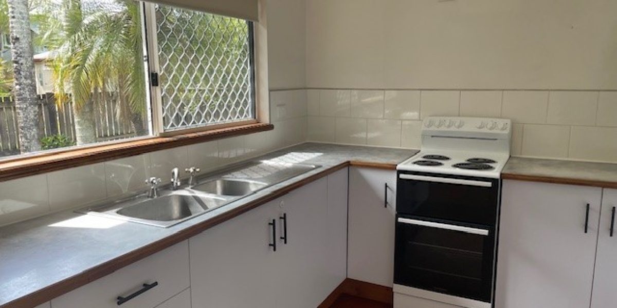 2/33 Miles Street, Manunda, QLD 4870 AUS