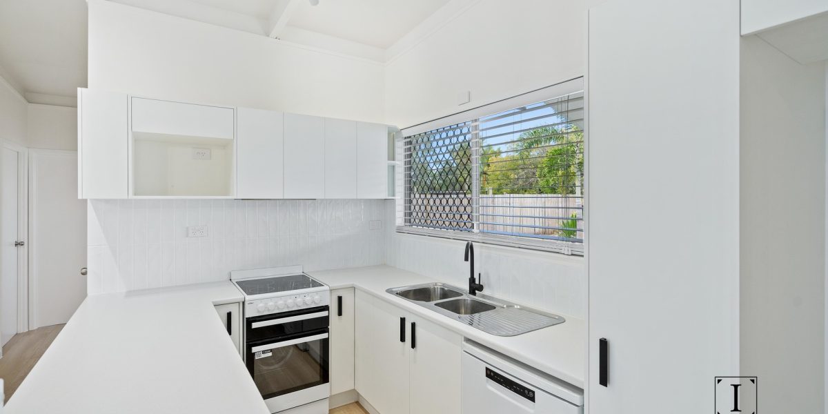 30 Oak Street, Holloways Beach, QLD 4878 AUS