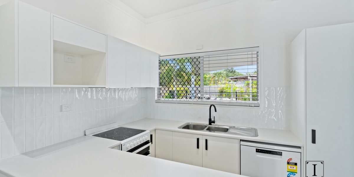 30 Oak Street, Holloways Beach, QLD 4878 AUS