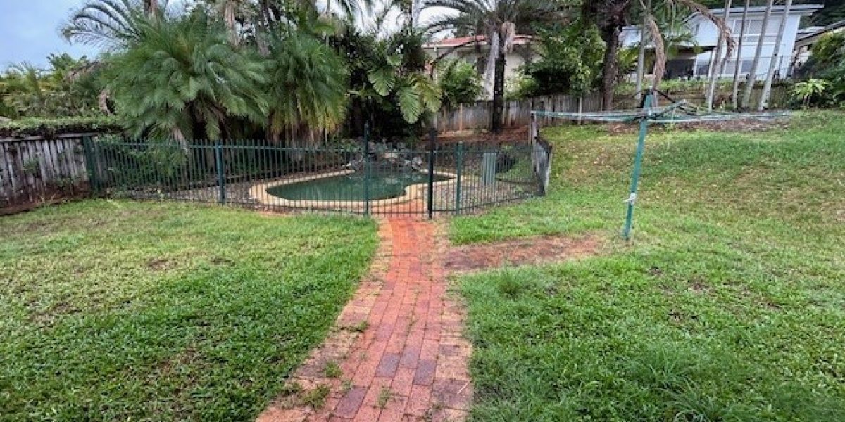 41 Robson Drive, Mooroobool, QLD 4870 AUS