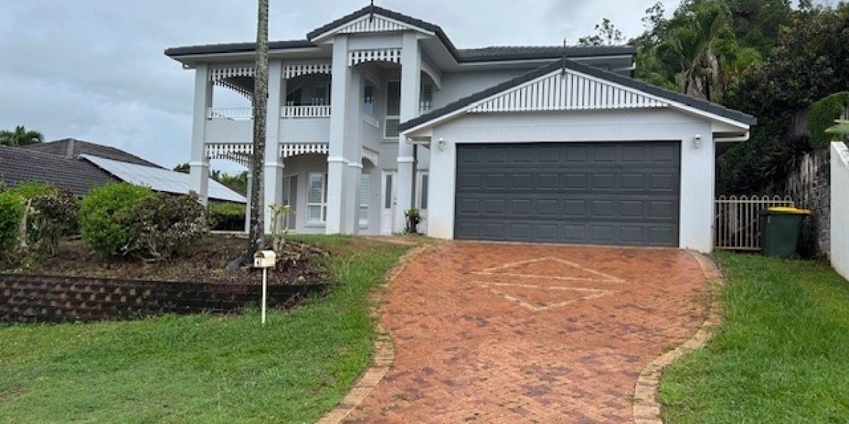 41 Robson Drive, Mooroobool, QLD 4870 AUS