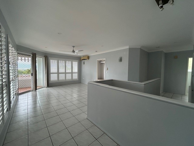 41 Robson Drive, Mooroobool, QLD 4870 AUS