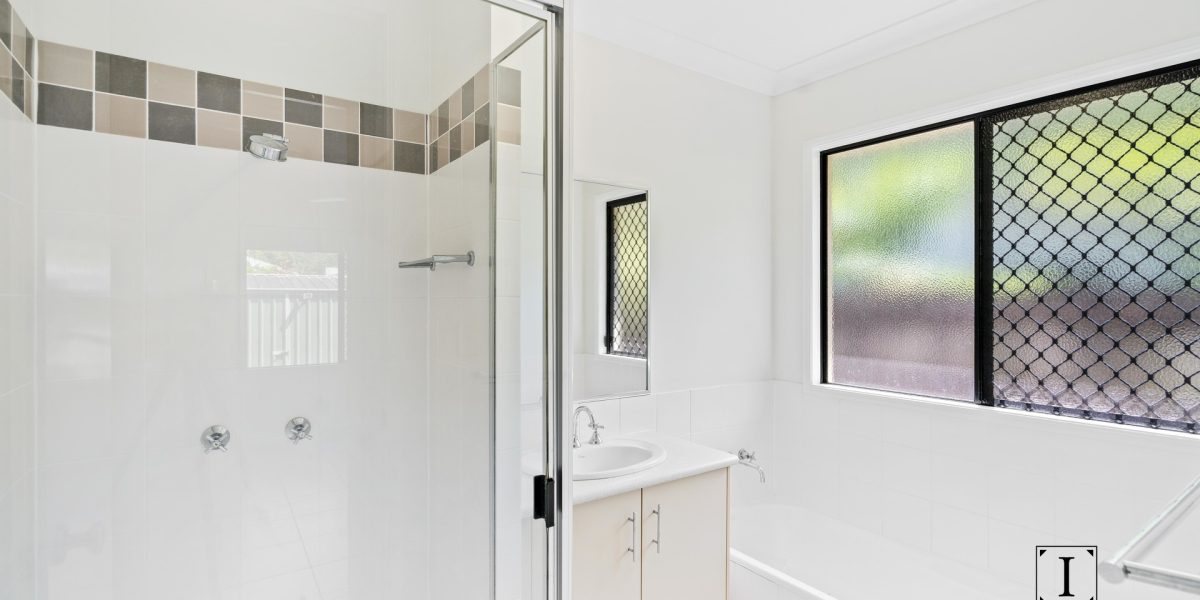 33 Huntley Crescent, Redlynch, QLD 4870 AUS