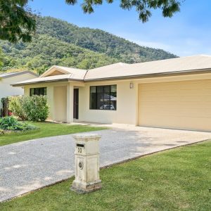 33 Huntley Crescent, Redlynch, QLD 4870 AUS